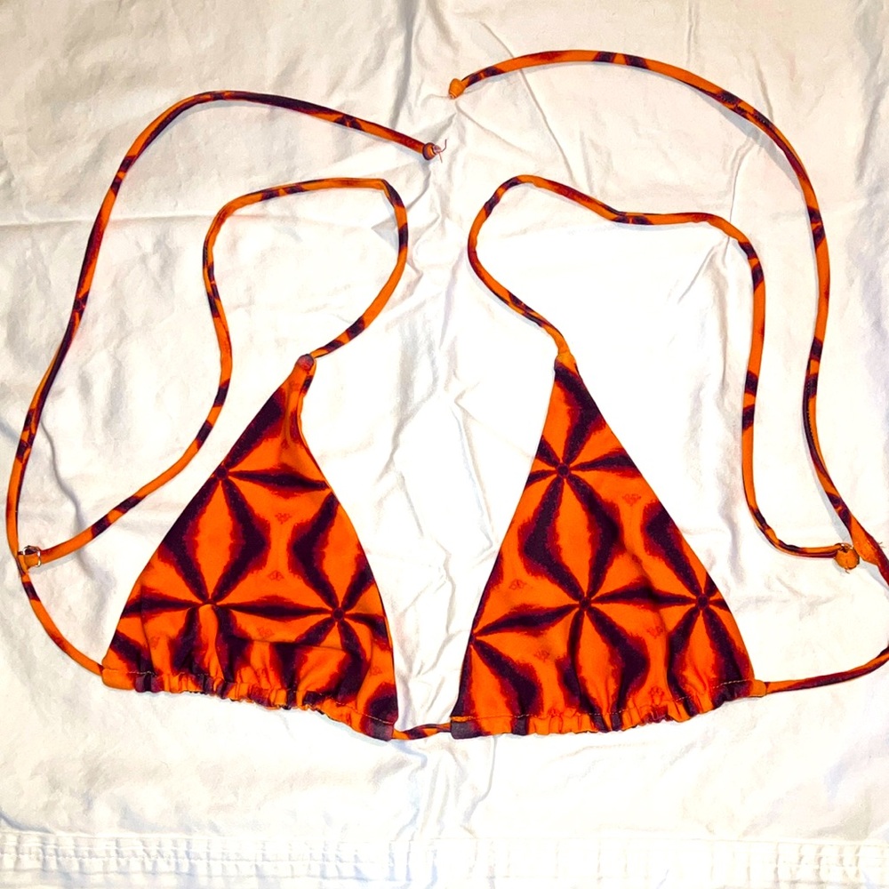 EUC Skatie Ella bikini top in Lava - Medium
